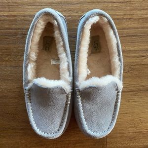 UGG Ansley Slippers - size 7 - like new
